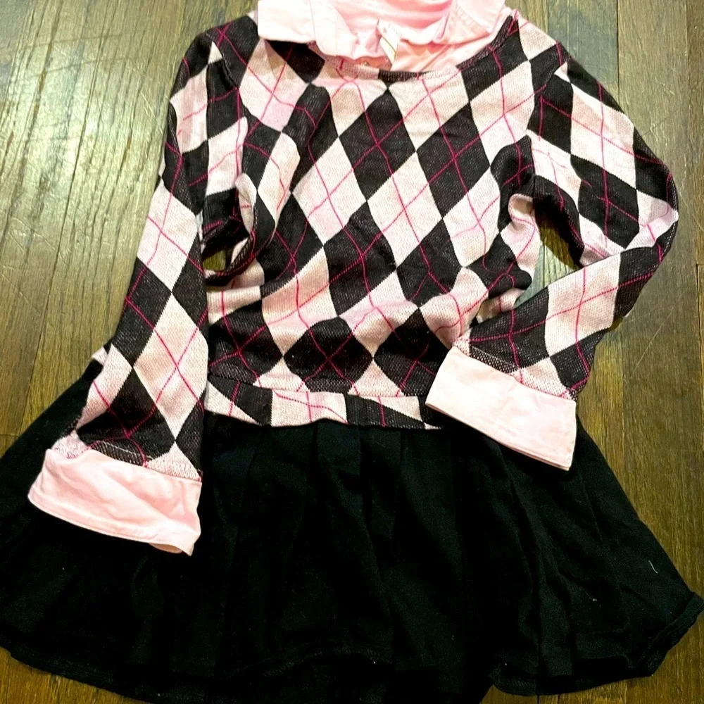Beautiful pink and black argyle dress size 5